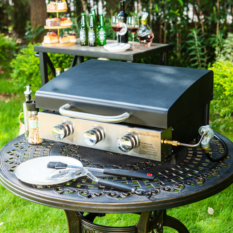 Portable gas clearance grill with griddle